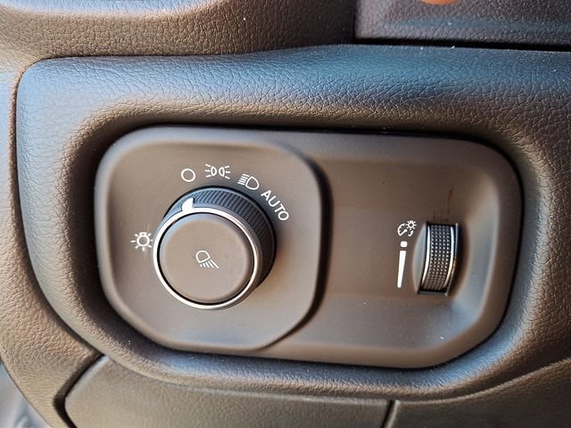 Used 2024 RAM 2500 Tradesman w/ Chrome Appearance Group image 24