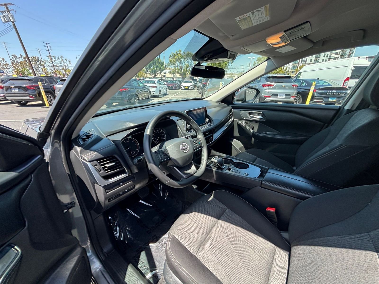 Used 2025 Nissan Rogue SV FWD image 35
