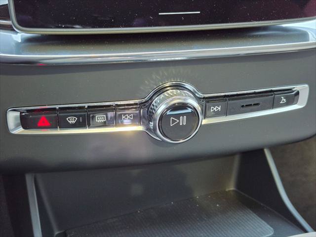New 2026 Volvo XC90 T8 Plus w/ Protection Package AWD/4WD image 9