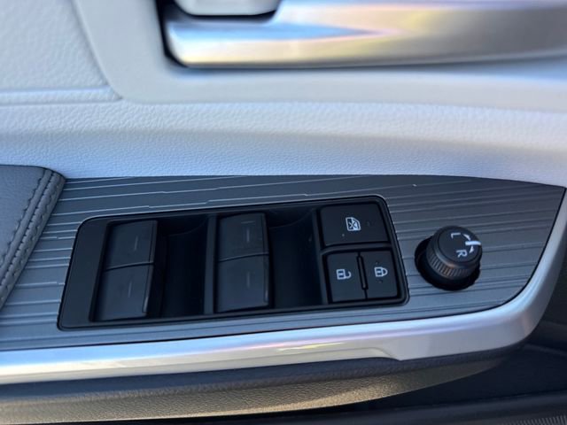 New 2026 Toyota Sienna XLE image 19