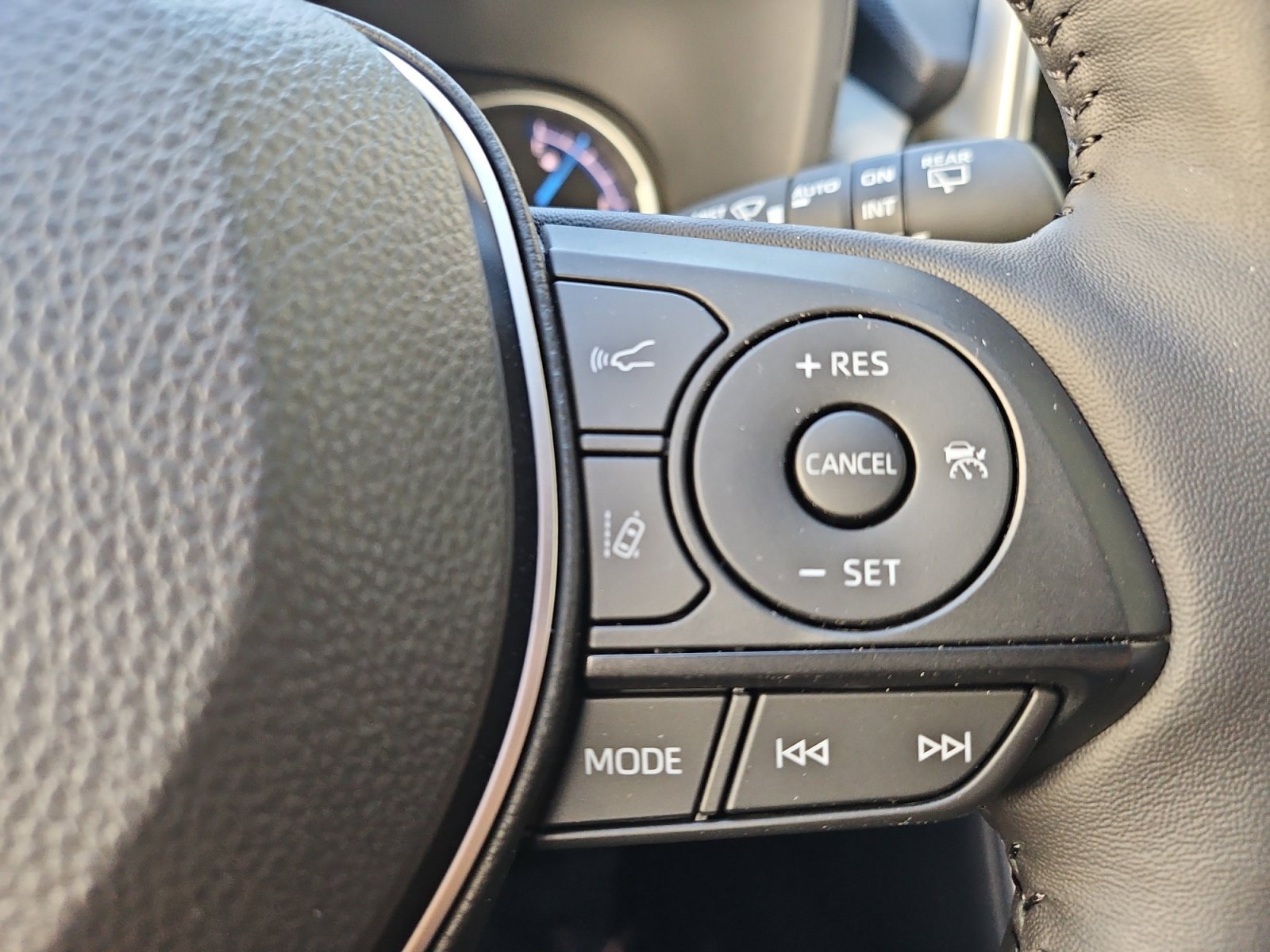 Used 2025 Toyota RAV4 XLE w/ Convenience Package AWD/4WD image 29