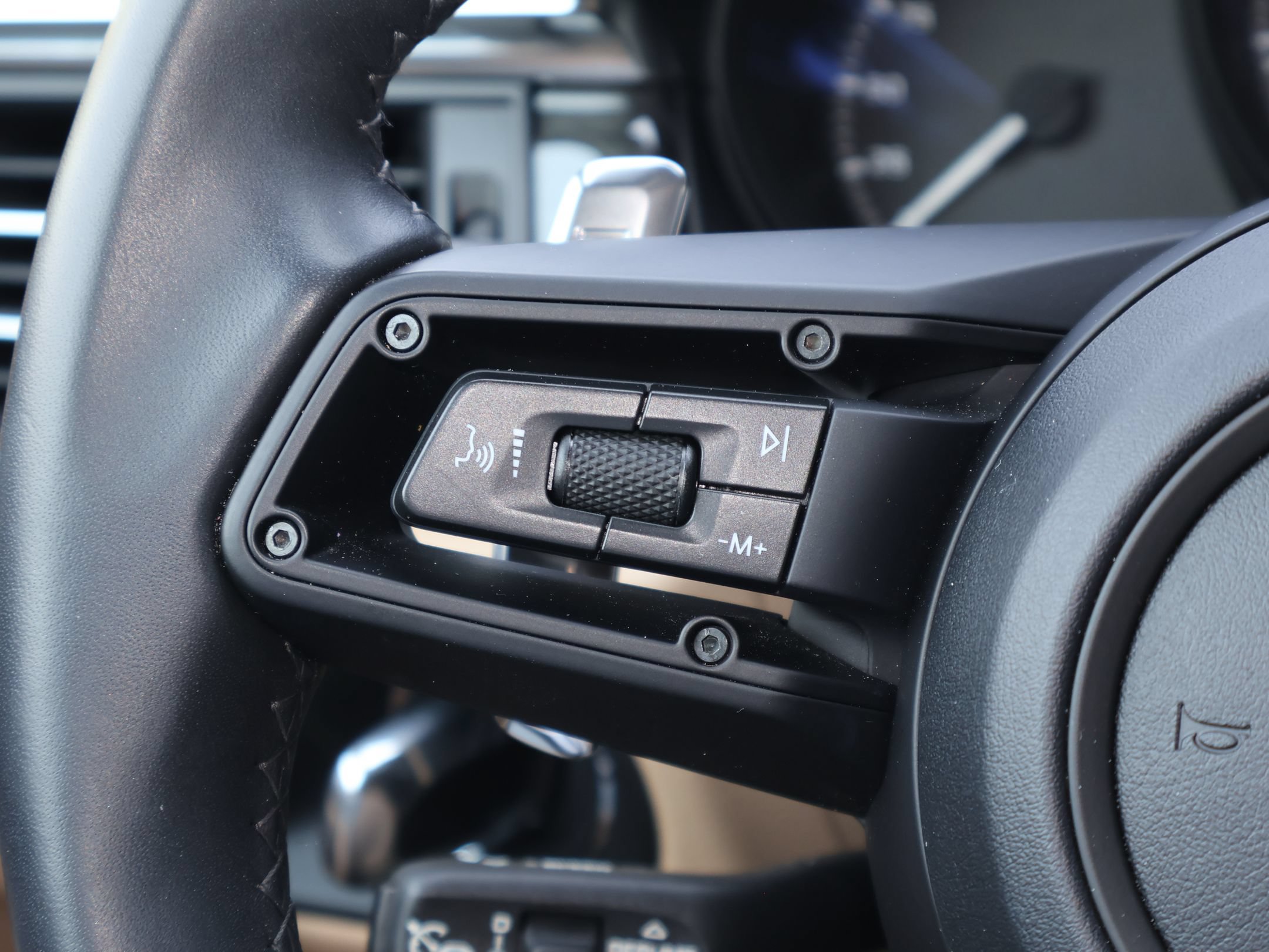 Certified 2026 Porsche Macan AWD/4WD image 47