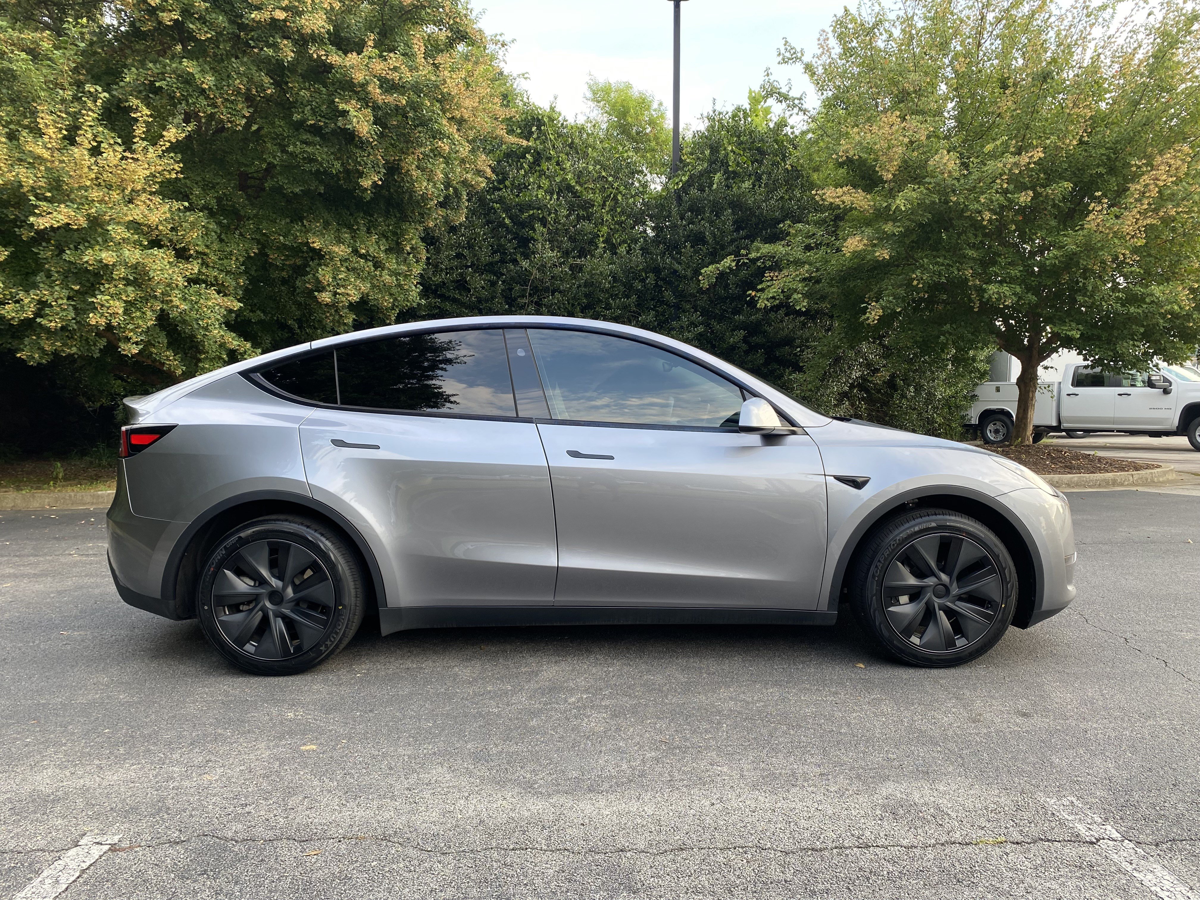 Used 2024 Tesla Model Y Long Range AWD/4WD image 10
