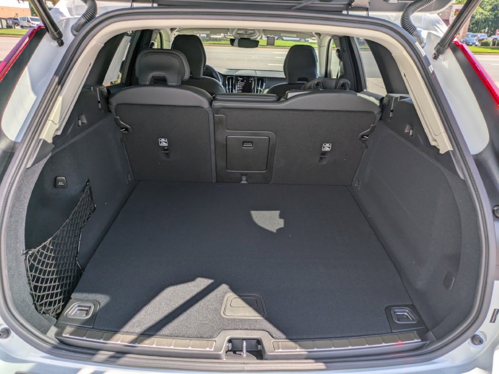 New 2025 Volvo XC60 T8 Plus w/ Protection Package Premier AWD/4WD image 13