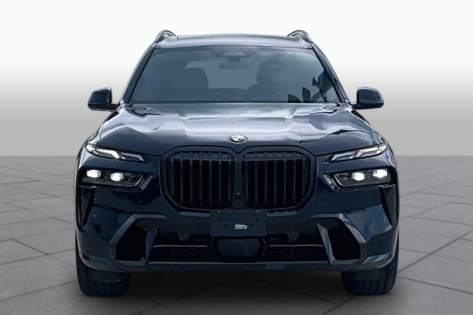 Used 2025 BMW X7 xDrive40i w/ M Sport Package AWD/4WD image 3