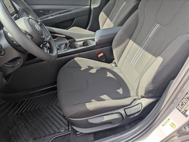 Certified 2025 Hyundai Elantra SEL image 4