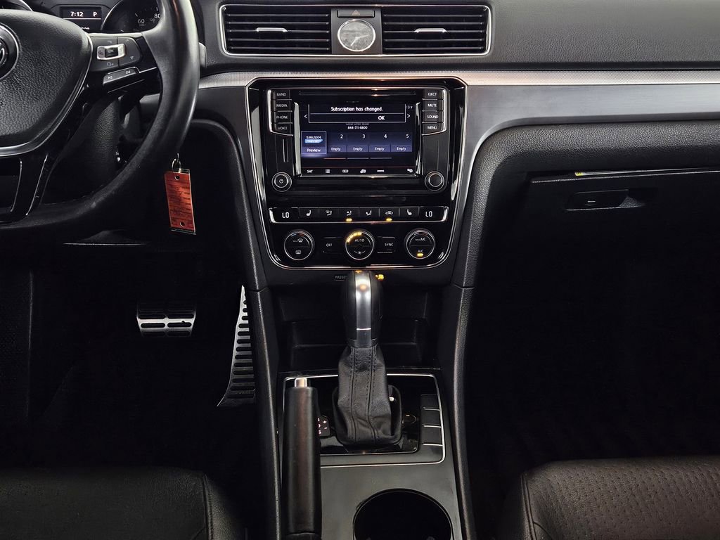 Used 2017 Volkswagen Passat 1.8T R-Line FWD image 8