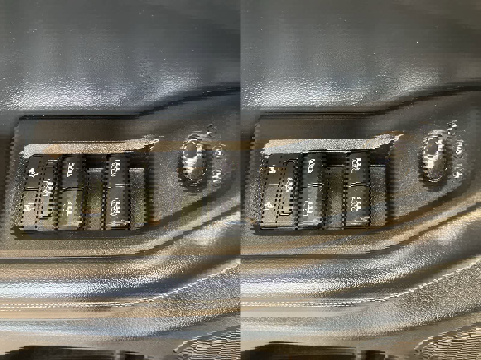 Used 2023 Jeep Grand Cherokee Limited w/ Luxury Tech Group II image 12