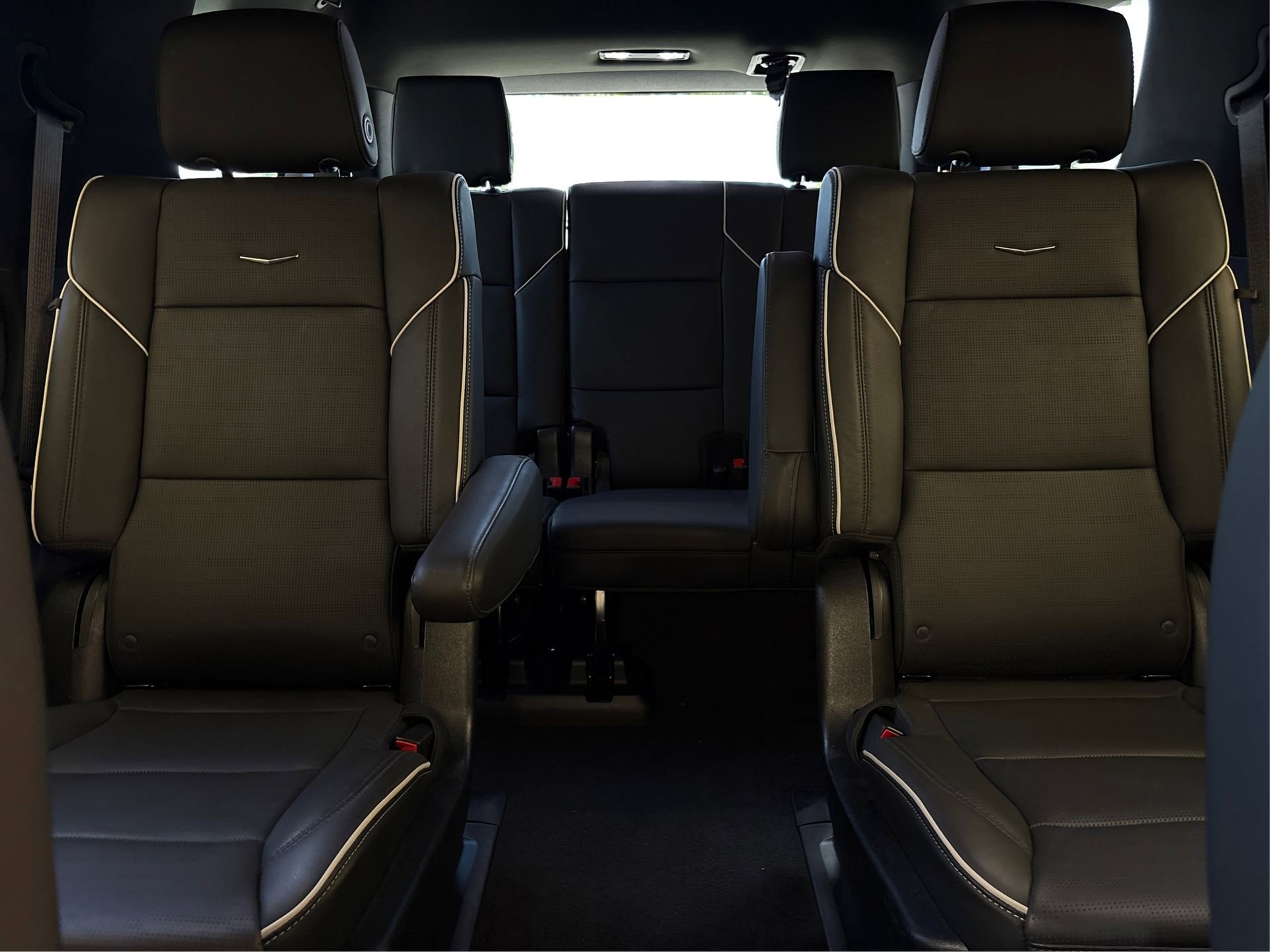 Used 2023 Cadillac Escalade Premium Luxury w/ LPO, Radiant Package RWD image 17