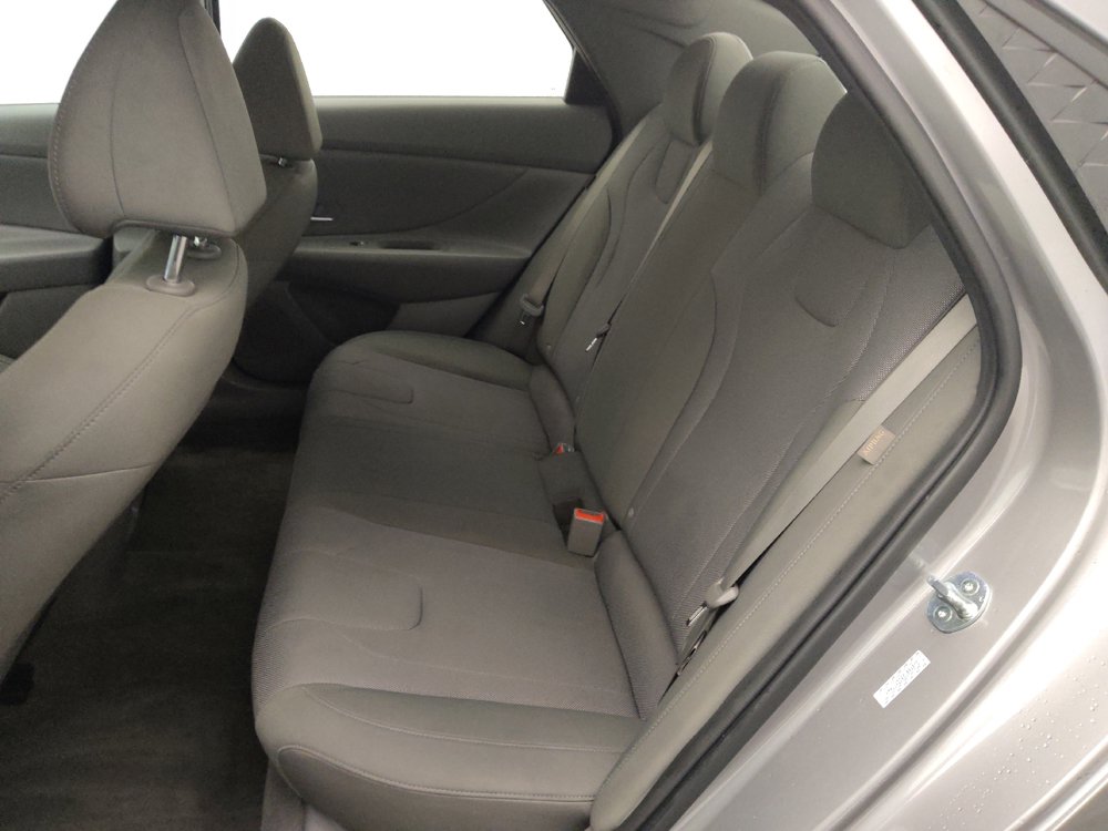 Used 2025 Hyundai Elantra SE FWD image 18