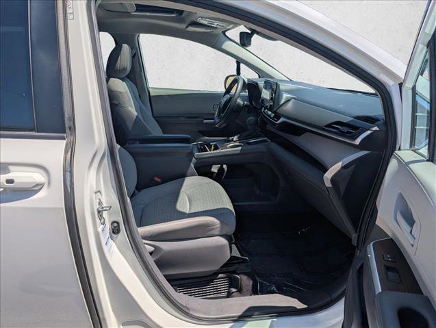 Used 2021 Toyota Sienna LE w/ LE Plus Package AWD/4WD image 17