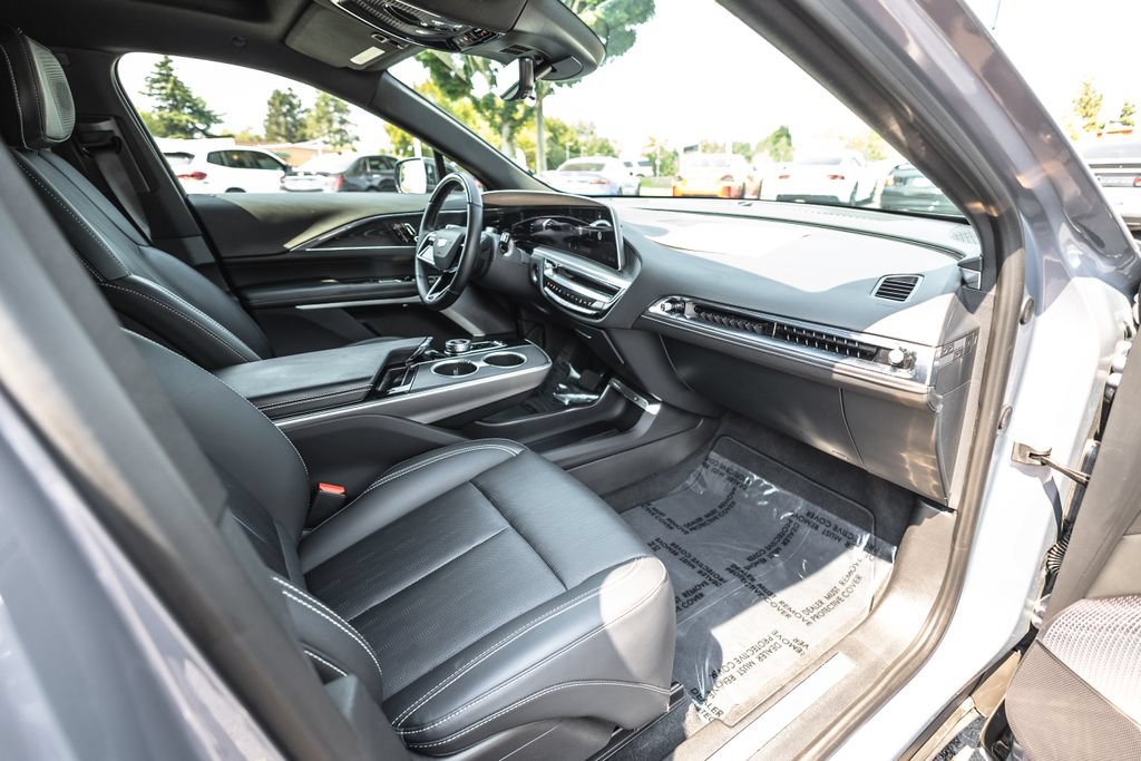 Used 2024 Cadillac Lyriq Sport AWD/4WD image 26