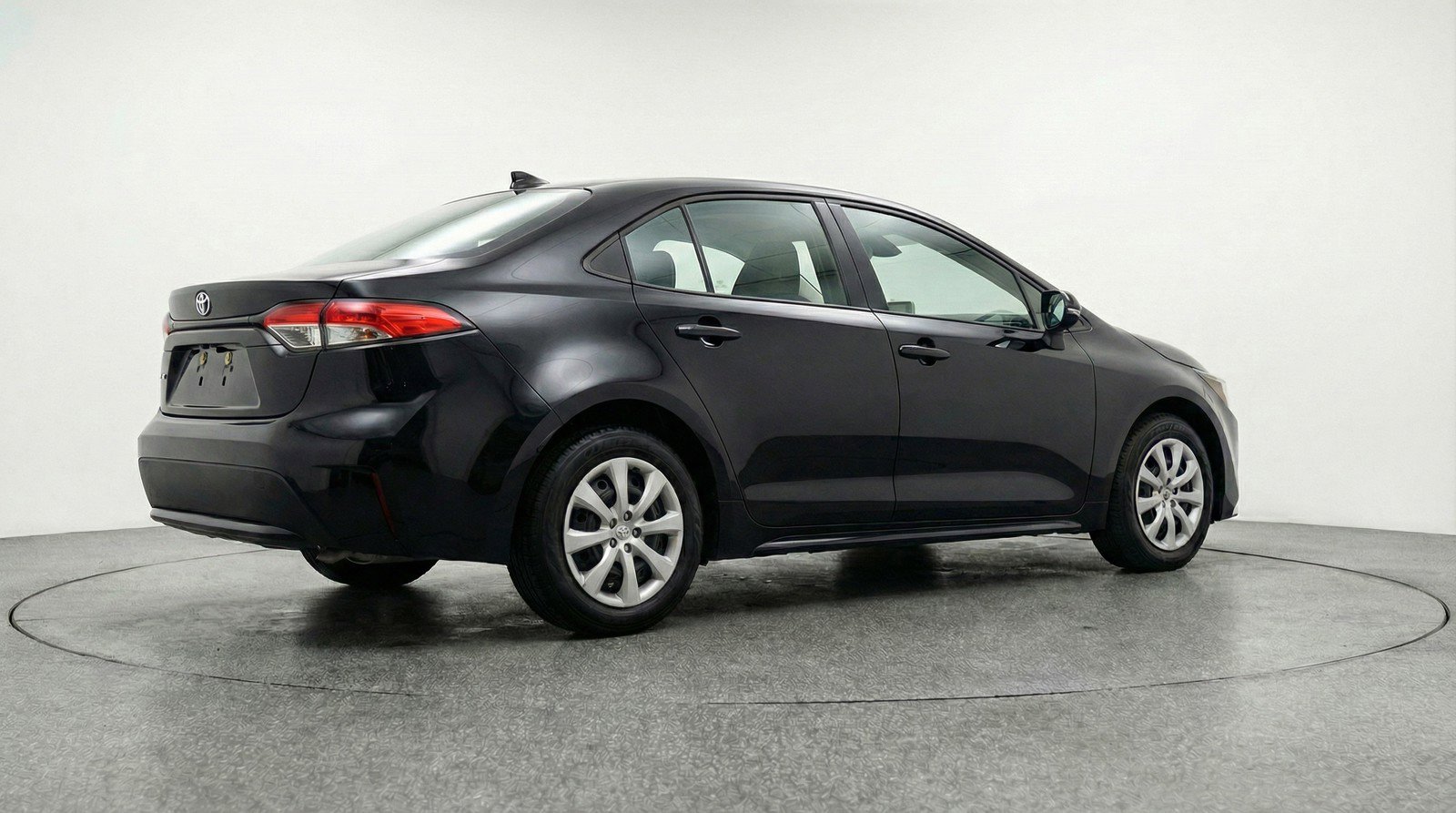 Used 2025 Toyota Corolla LE FWD image 9