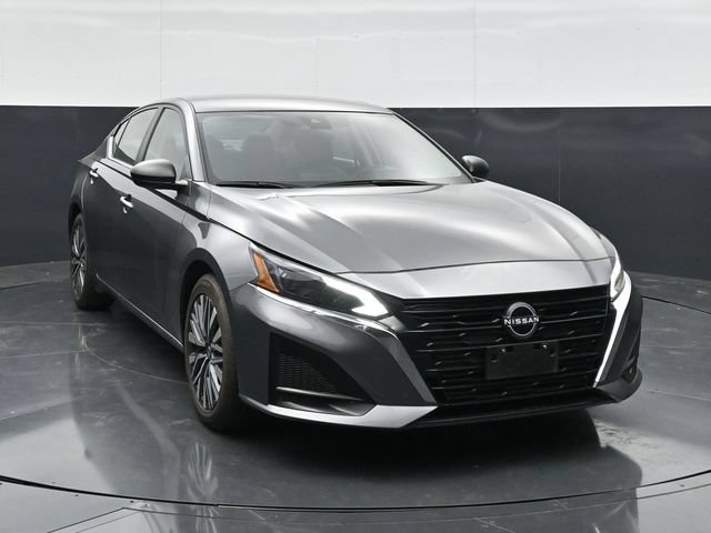 Used 2025 Nissan Altima 2.5 SV FWD image 4