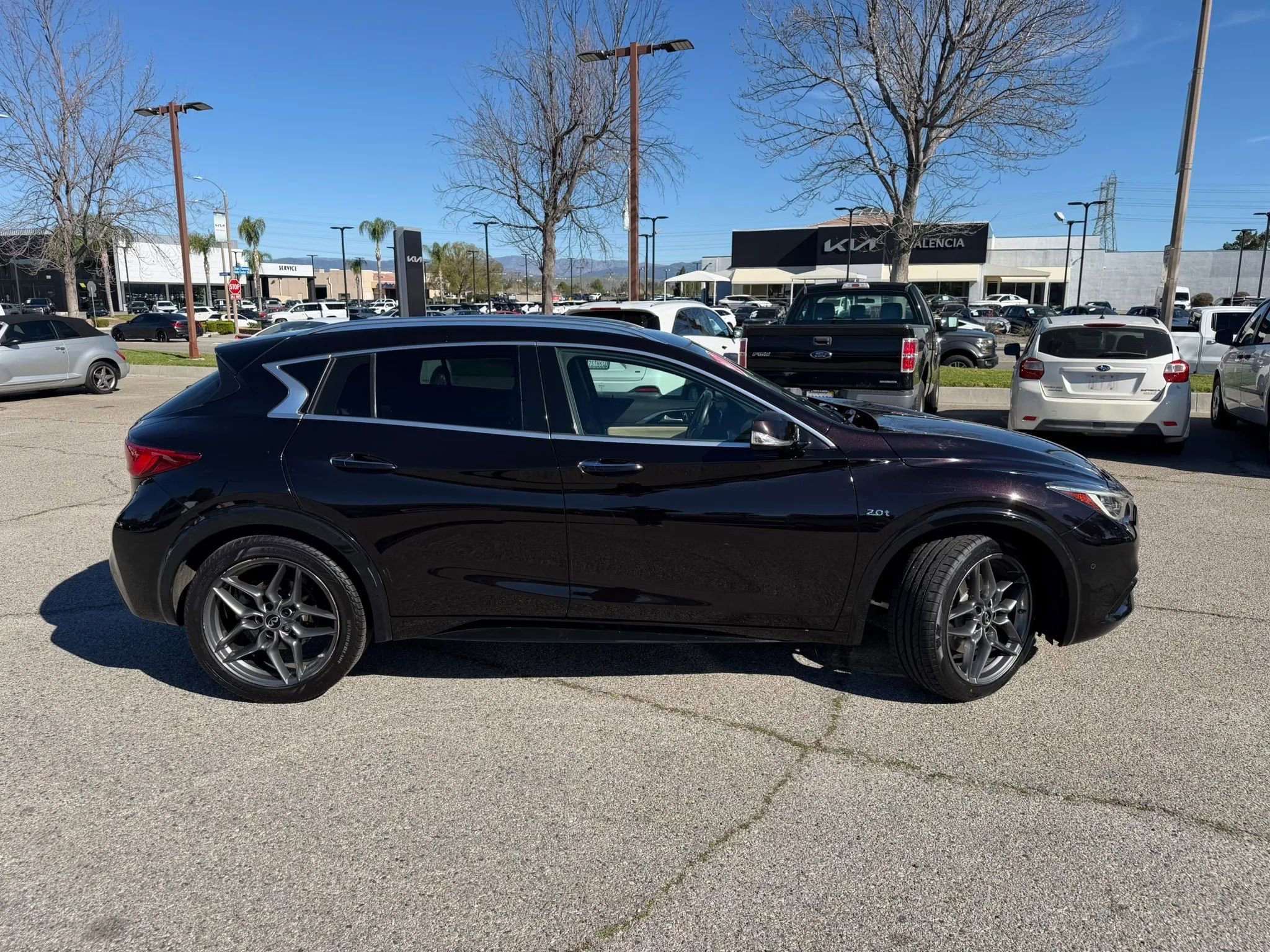 Used 2017 INFINITI QX30 Premium w/ Navigation Package image 2