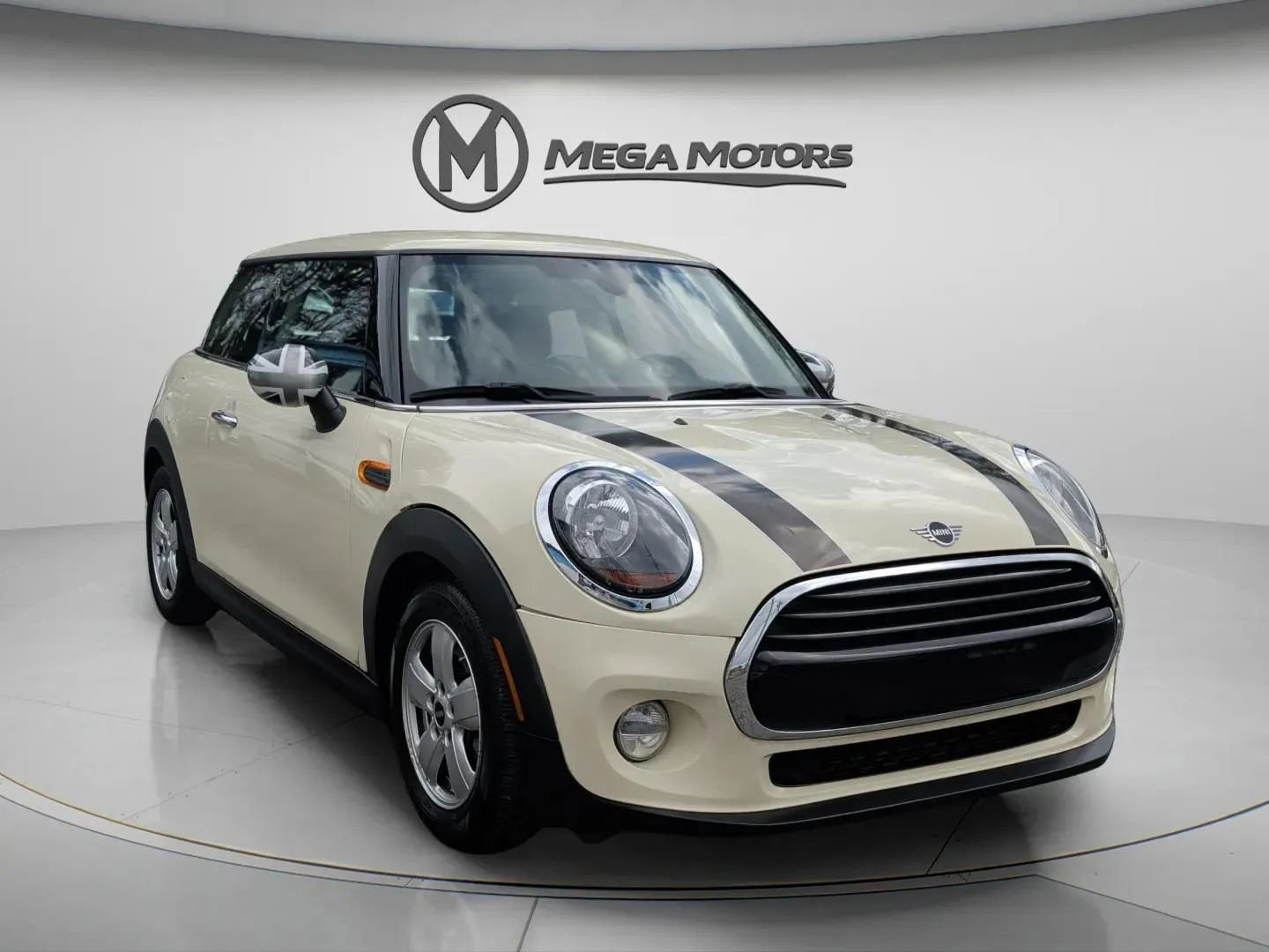 Used 2019 MINI Cooper 2-Door Hardtop FWD image 11