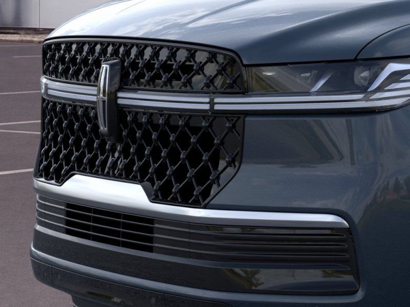 New 2026 Lincoln Navigator Reserve w/ Jet Appearance Package AWD/4WD image 17