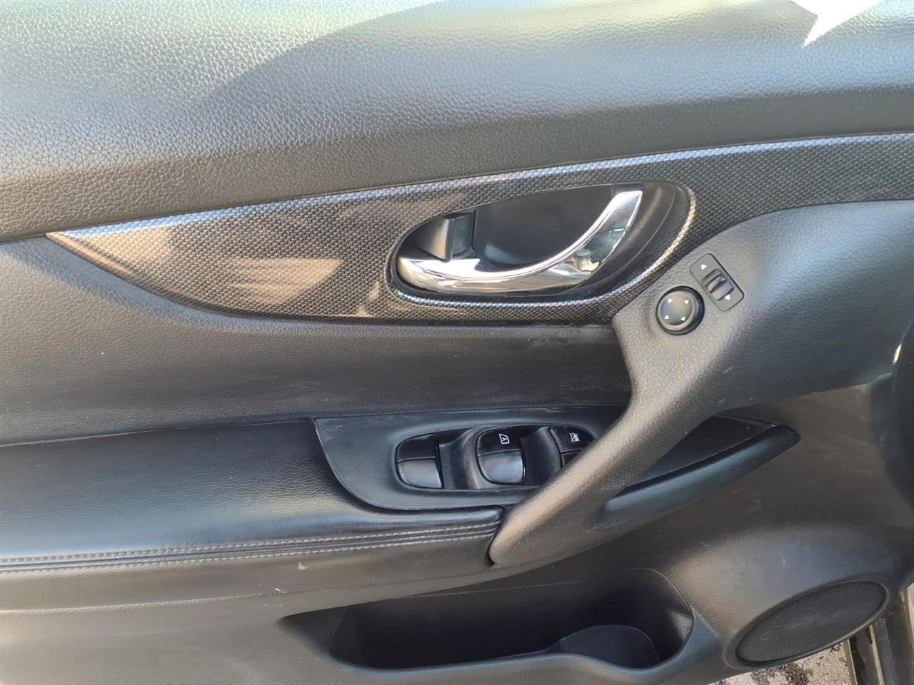 Used 2016 Nissan Rogue SL image 7