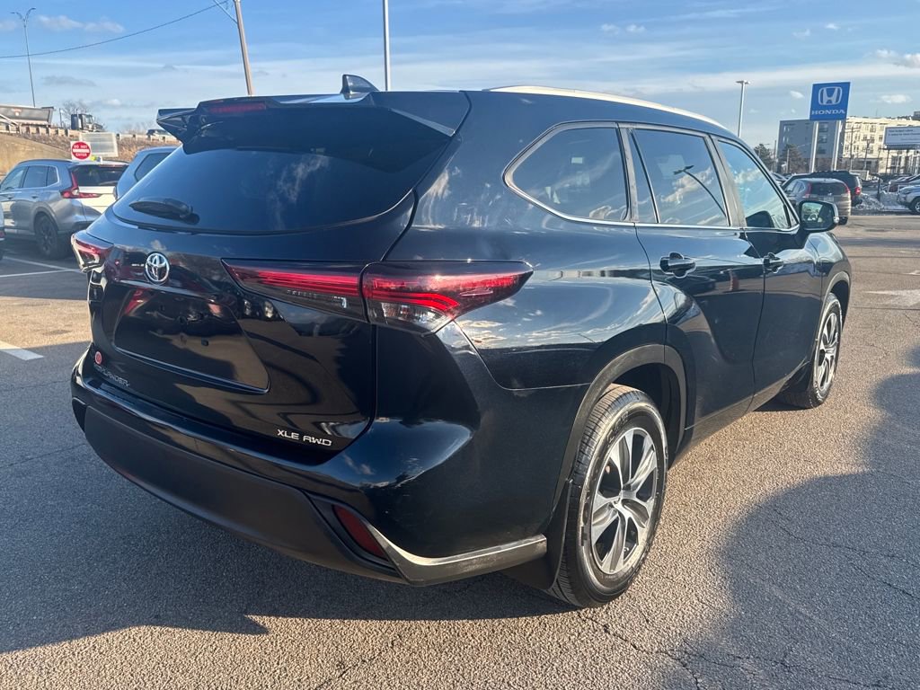 Used 2024 Toyota Highlander XLE image 9