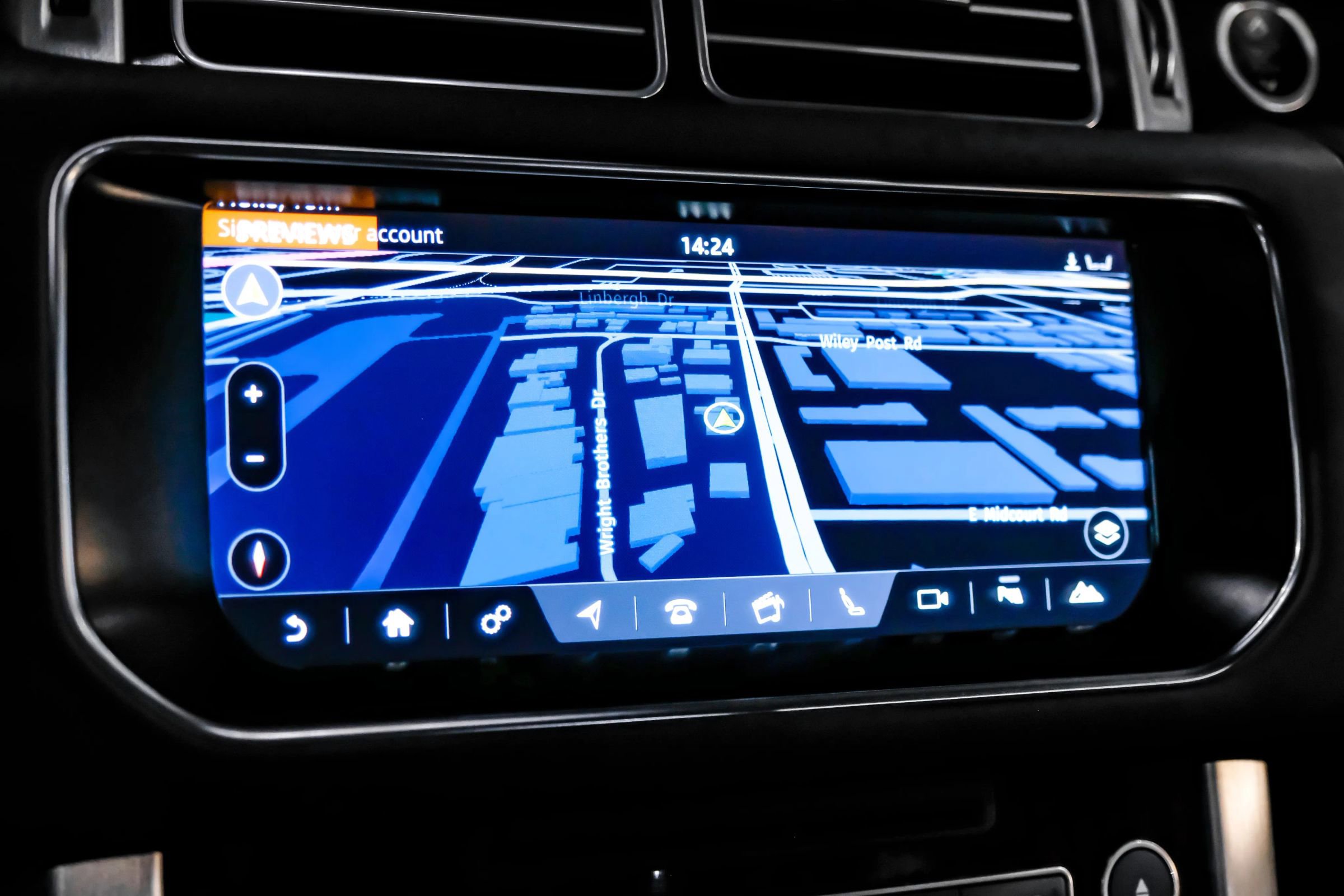 Used 2017 Land Rover Range Rover HSE image 28