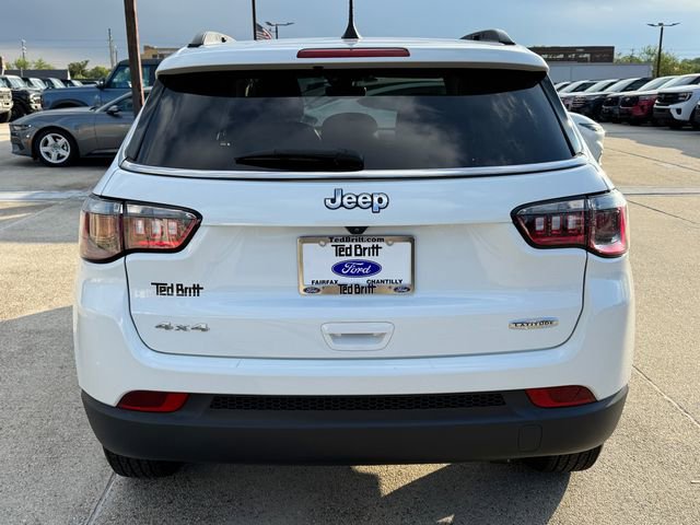 Used 2022 Jeep Compass Latitude w/ Sun and Sound Group AWD/4WD image 9