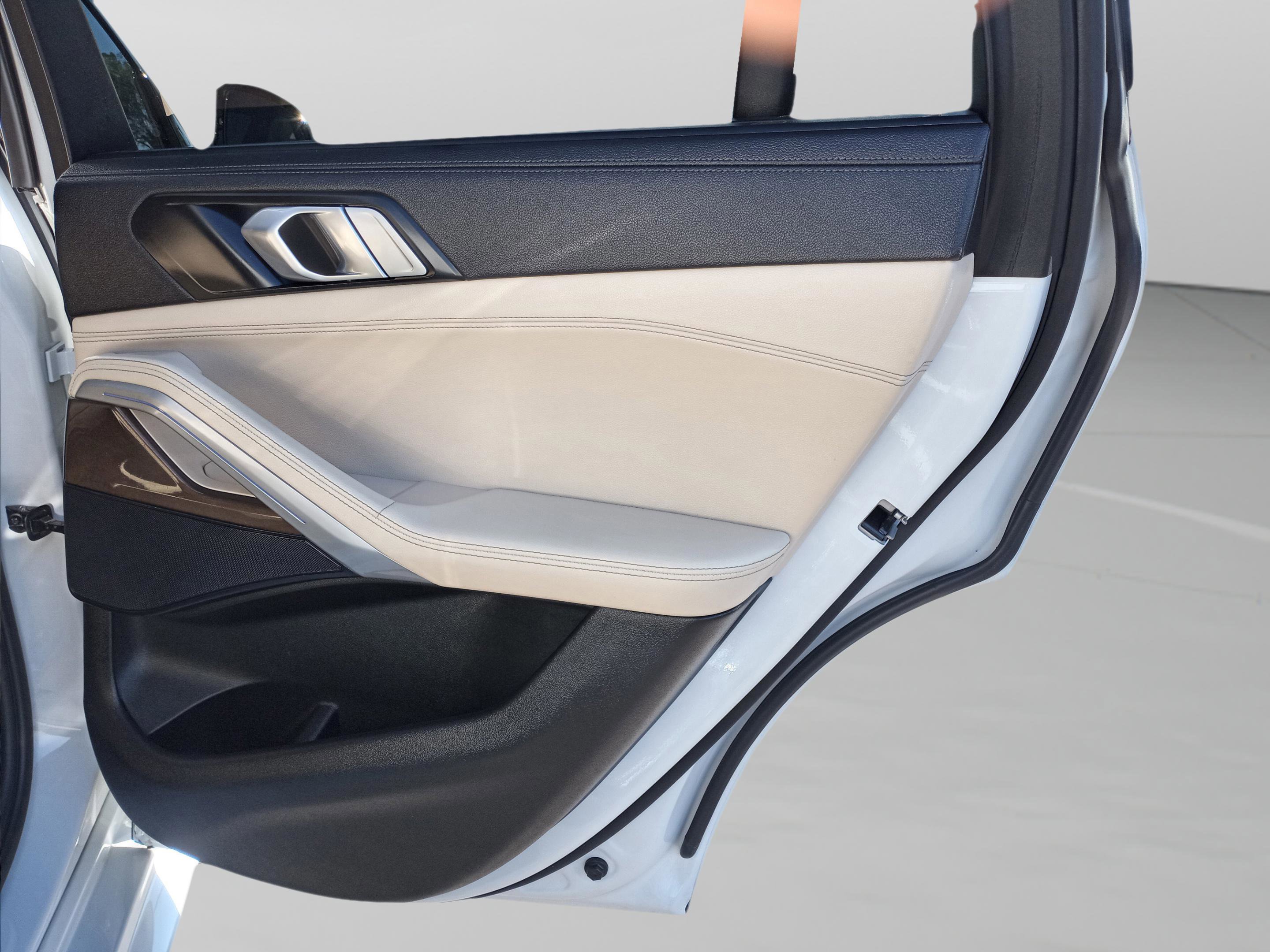 Used 2022 BMW X6 xDrive40i w/ Executive Package image 41