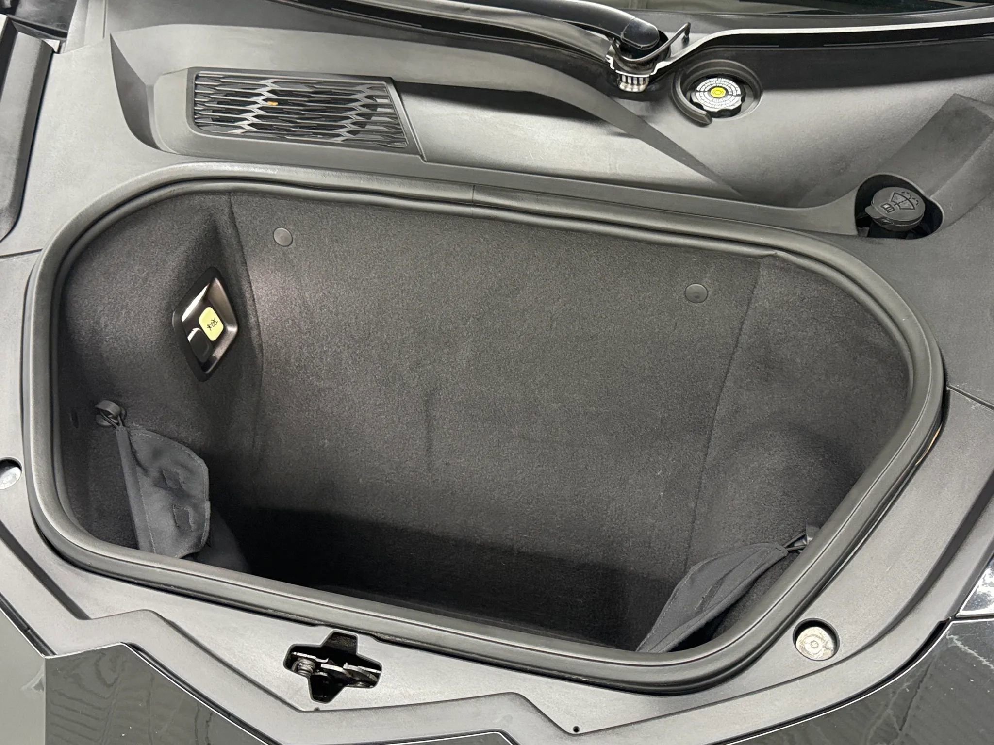 Used 2021 Chevrolet Corvette Stingray Premium Cpe w/ Z51 Performance Package image 41