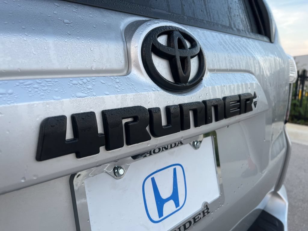 Used 2022 Toyota 4Runner SR5 AWD/4WD image 8