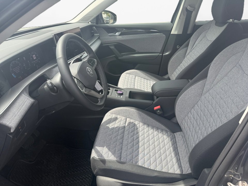 New 2026 Volkswagen Tiguan S FWD image 9