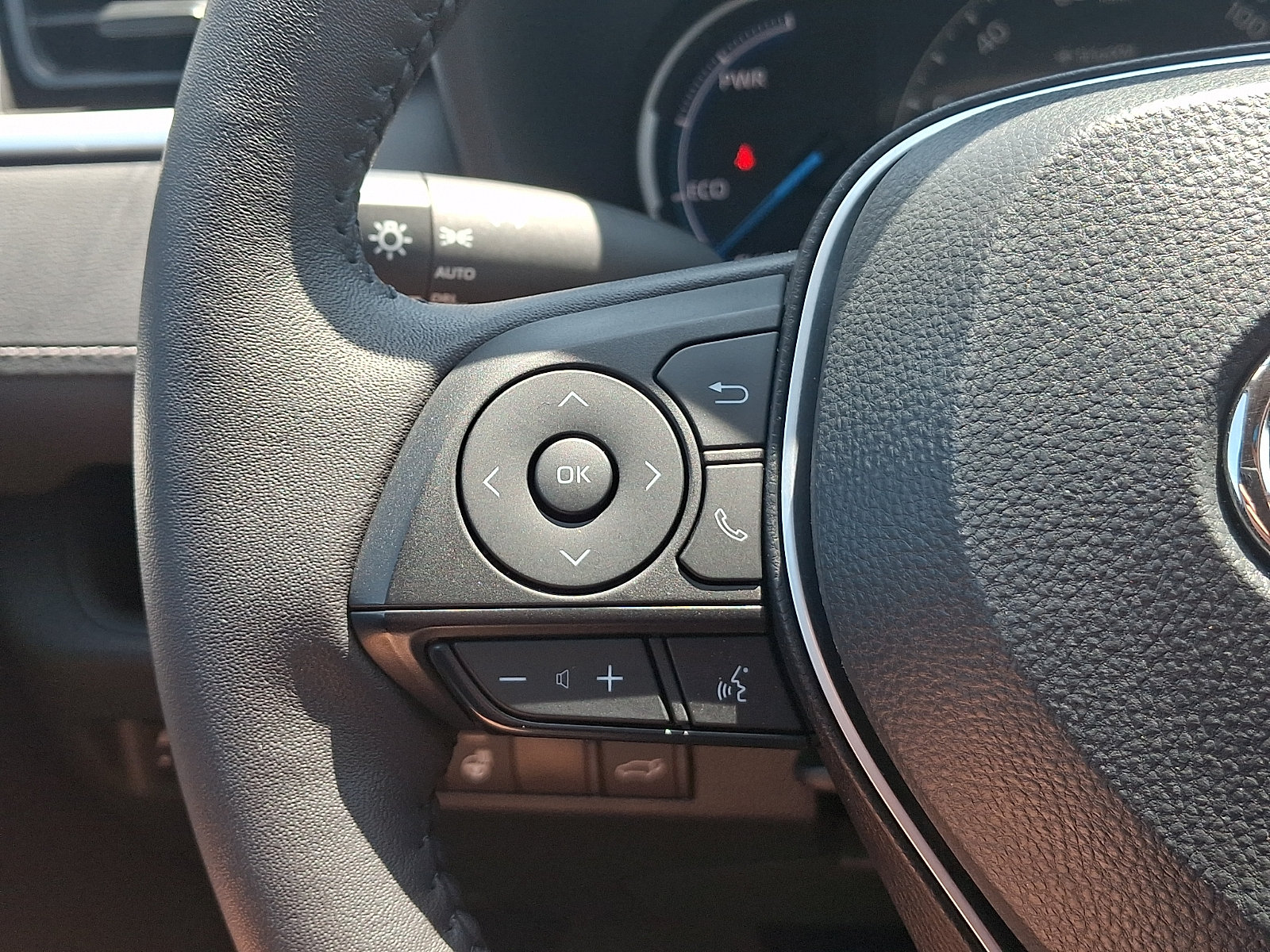 Used 2023 Toyota RAV4 XLE AWD/4WD image 22