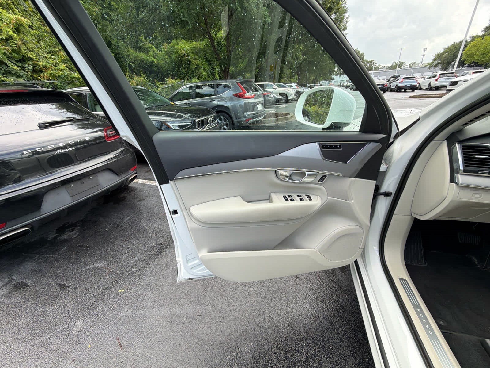 Used 2023 Volvo XC90 B5 Core AWD/4WD image 25