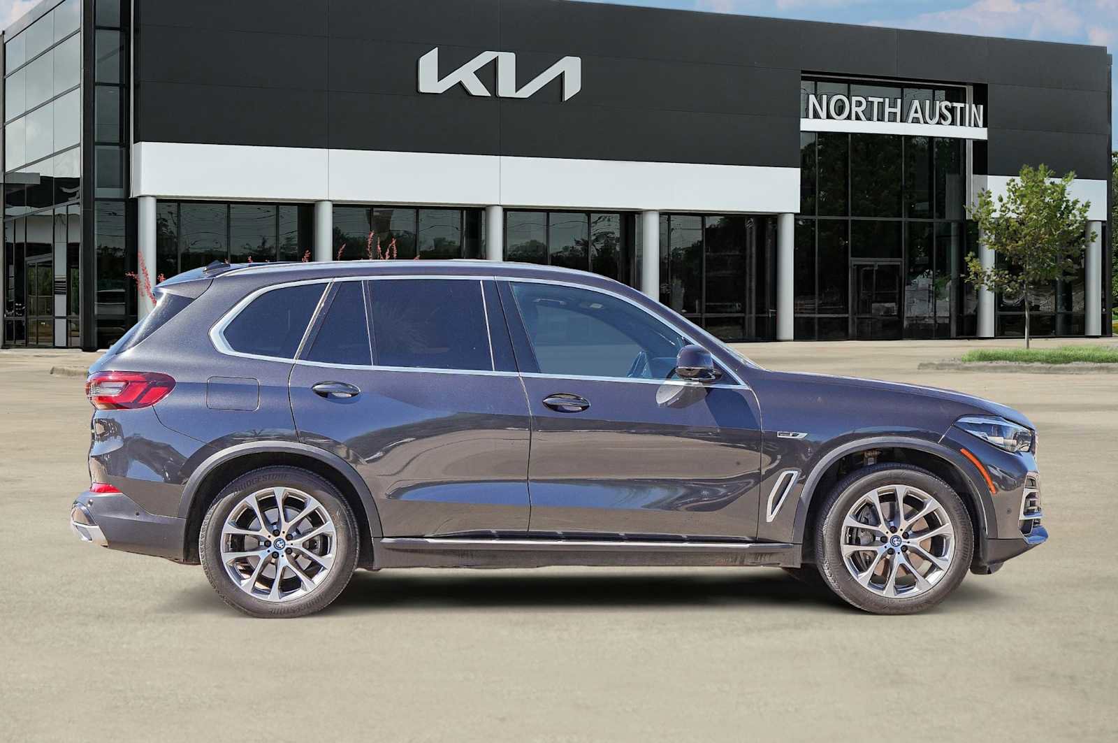 Used 2023 BMW X5 xDrive45e image 8