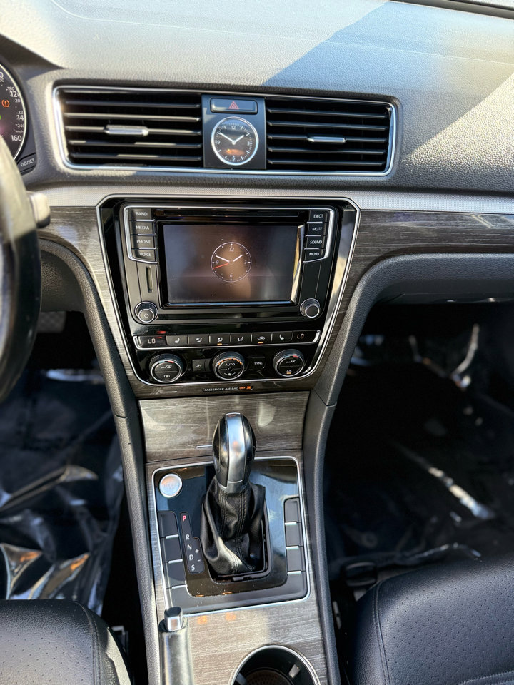 Used 2017 Volkswagen Passat 1.8T SE image 24