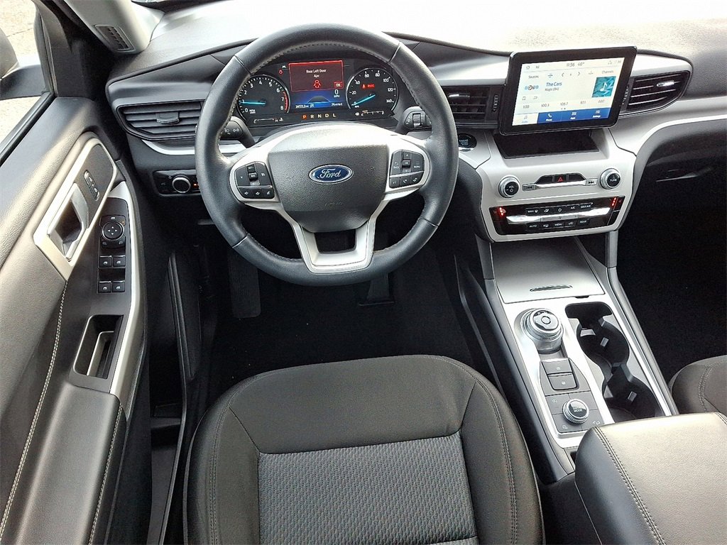 Used 2023 Ford Explorer XLT image 12