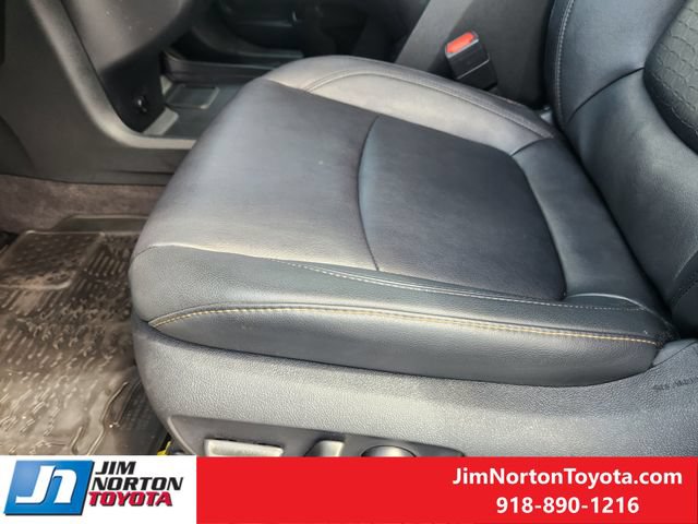 Used 2025 Toyota Sienna XLE Woodland Edition AWD/4WD image 25