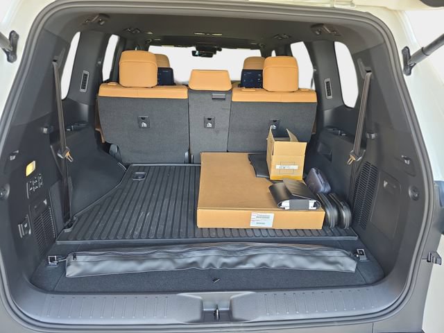 Used 2026 Lexus LX 600 4WD w/ Accessory Package (2T) image 14
