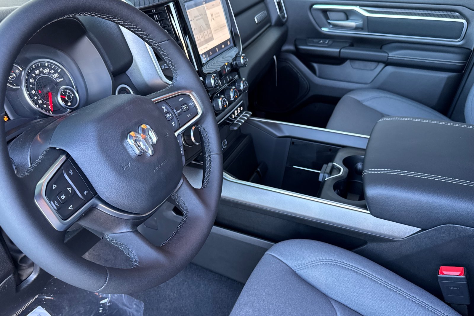 New 2026 RAM 1500 4x4 Crew Cab image 9