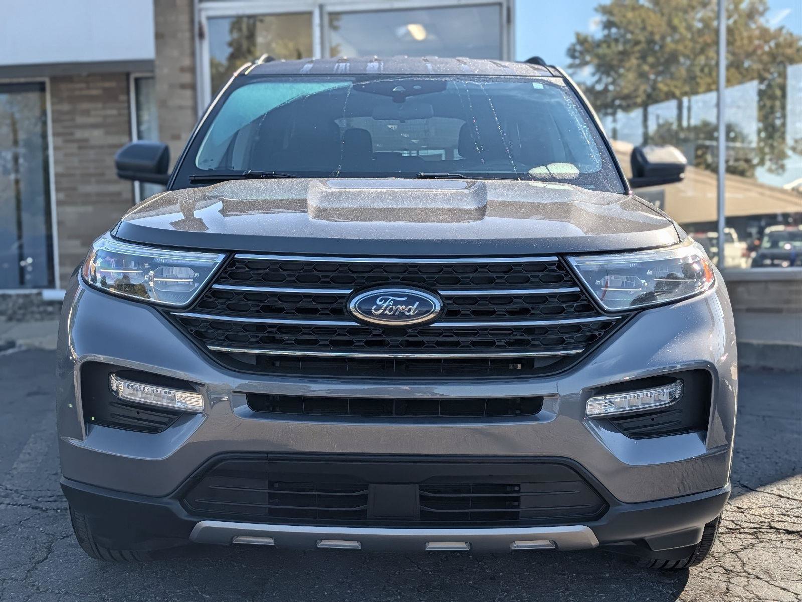 Used 2021 Ford Explorer XLT w/ Equipment Group 202A AWD/4WD image 3