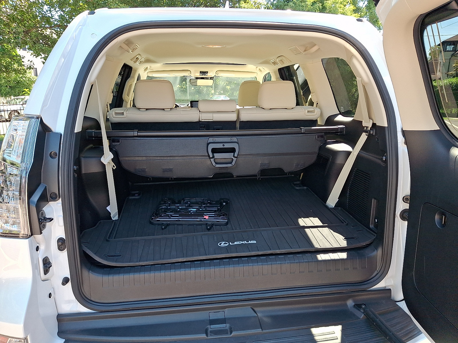Certified 2023 Lexus GX 460 Premium w/ Premium Package AWD/4WD image 31