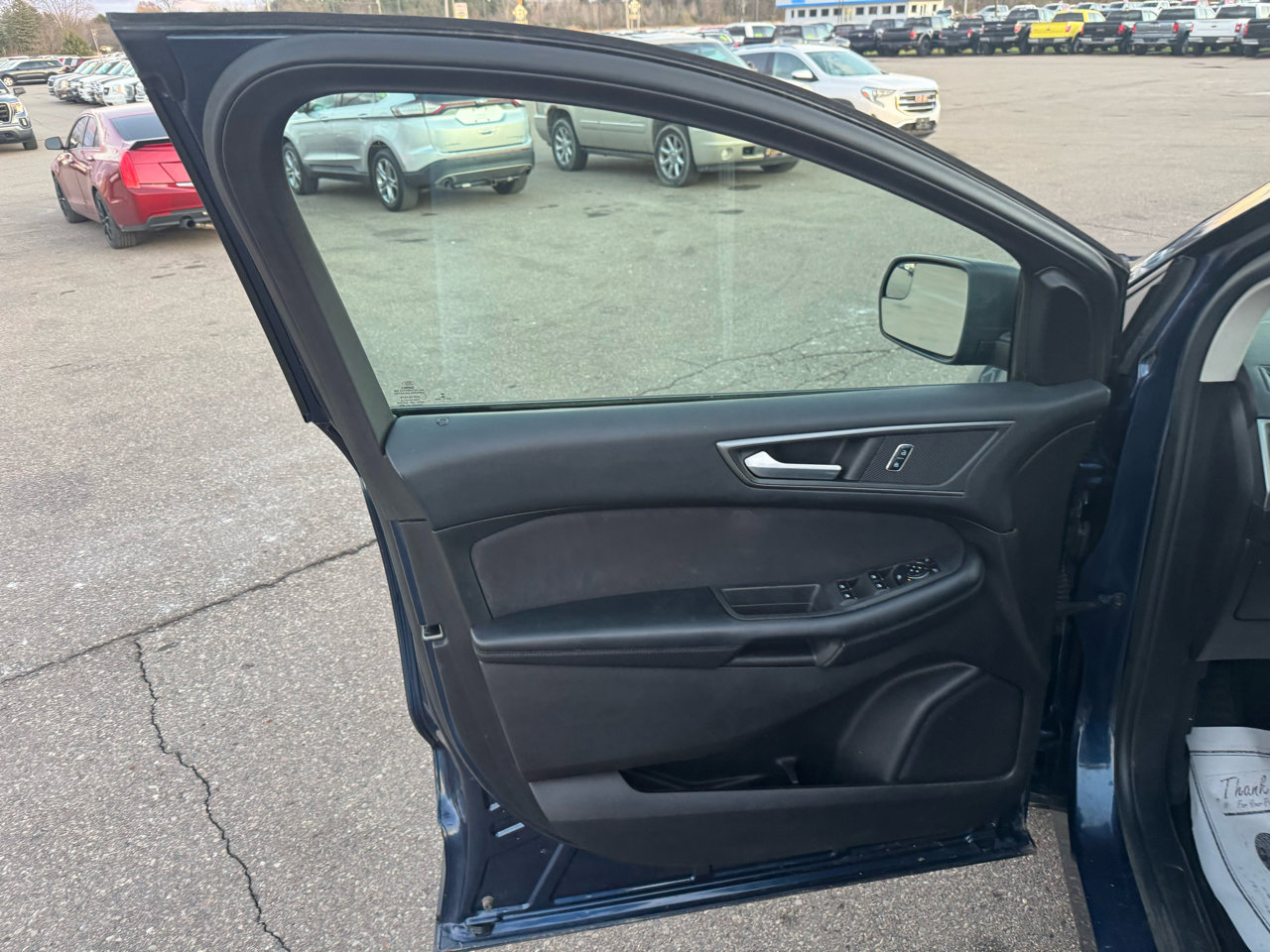 Used 2017 Ford Edge SE image 14