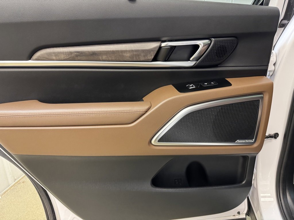 Used 2022 Kia Telluride SX w/ SX Prestige Package image 15