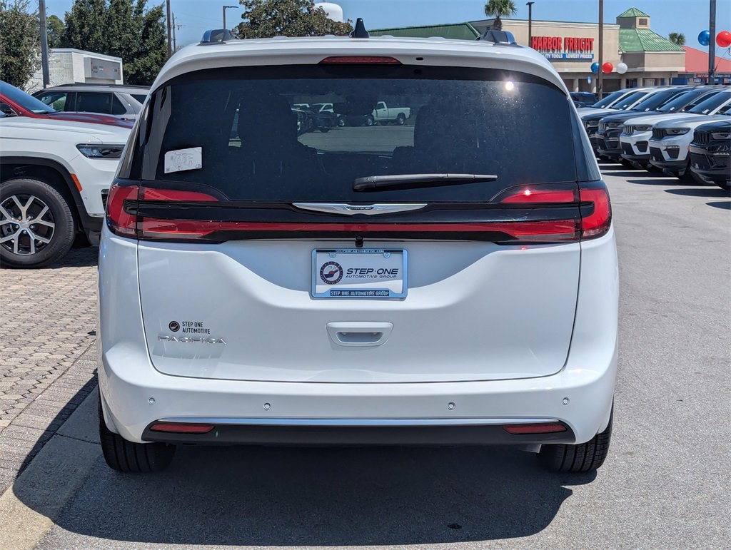 New 2026 Chrysler Pacifica Pinnacle image 6