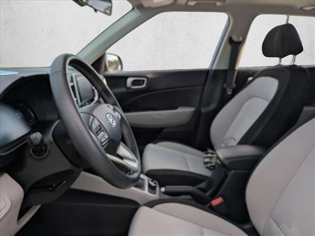 Used 2024 Hyundai Venue SEL image 16