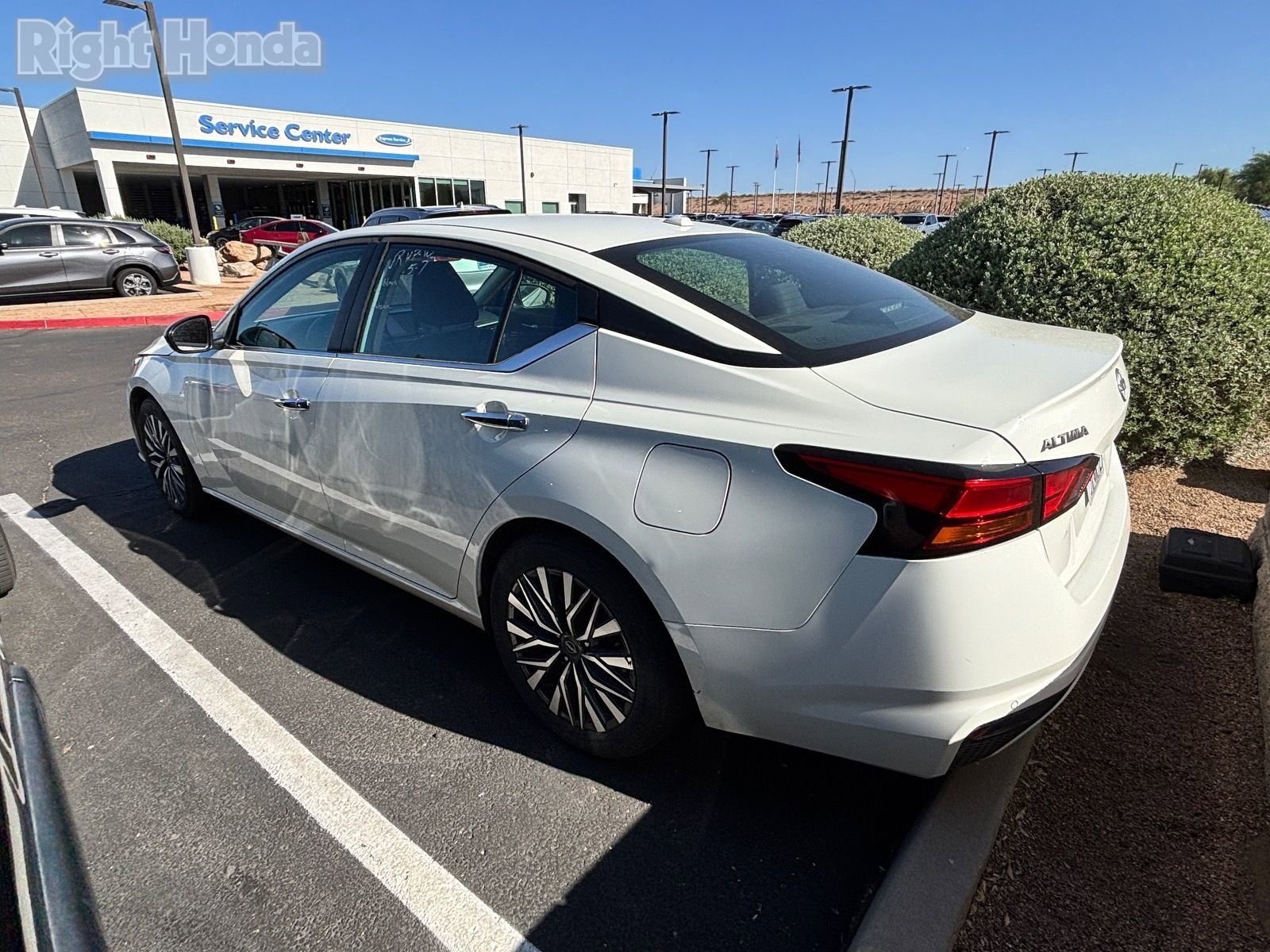 Used 2025 Nissan Altima 2.5 SV FWD image 3