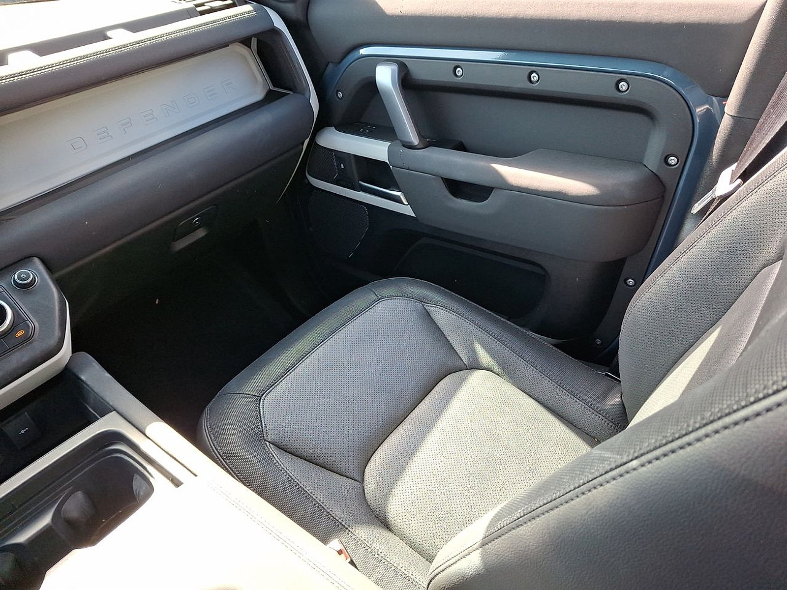 Used 2023 Land Rover Defender 110 X-Dynamic SE AWD/4WD image 11