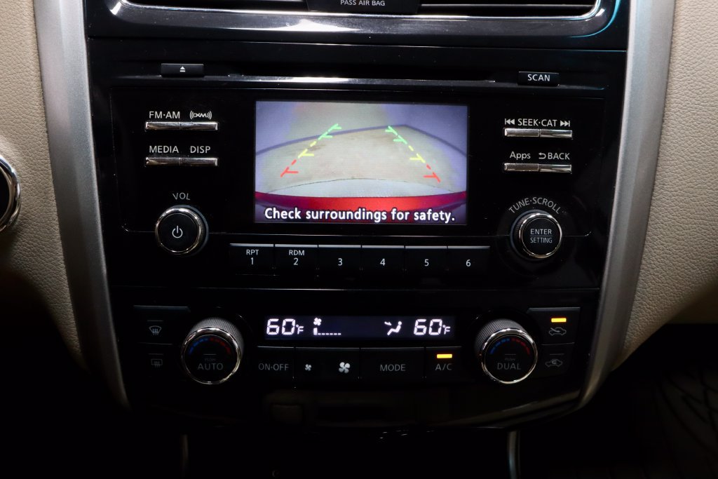 Used 2015 Nissan Altima 2.5 SV FWD image 2