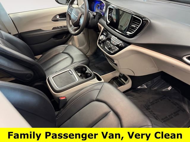 Used 2024 Chrysler Pacifica Touring-L FWD image 8