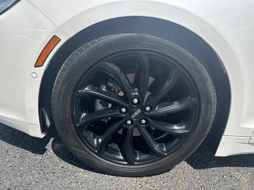 Used 2020 Lincoln MKZ Reserve w/ Luxury Package FWD image 11