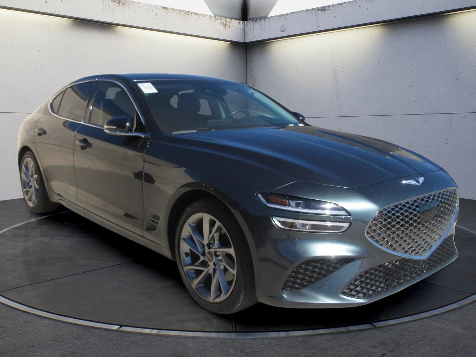 Used 2022 Genesis G70 2.0T AWD/4WD image 2