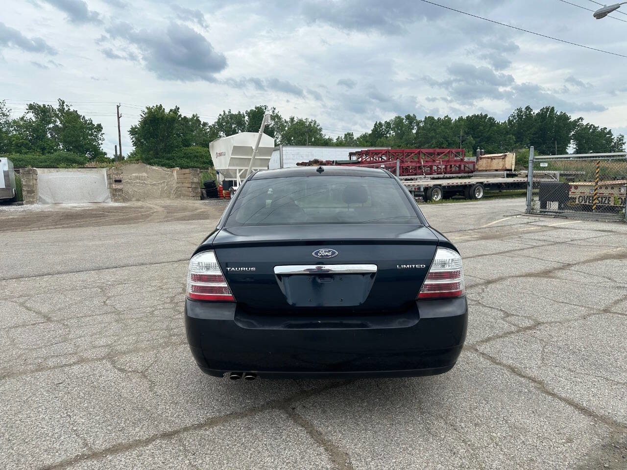 Used 2008 Ford Taurus Limited FWD image 5